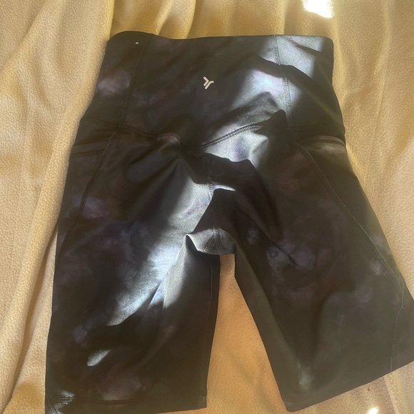 4 Old navy shorts athletic dance and yoga shorts 4 different patterns - Picture 3 of 7